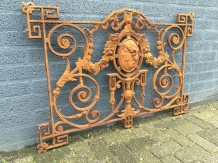 Fence for e.g. balcony, cast iron antique with medallion