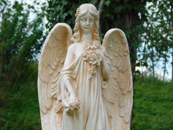 Engelskulptur – 70 x 30 cm – Cremeweiß – Polystone