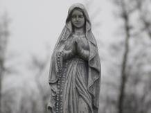Beeld Biddende Maria - Steen 