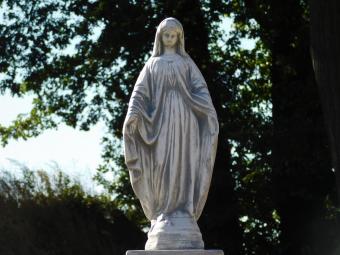Stone Statue of Mary – 62 cm – Classic Garden Statue