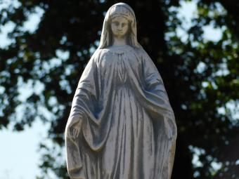 Stone Statue of Mary – 62 cm – Classic Garden Statue