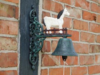 Türklingel mit Pferd, weiß – Gusseisen – Vintage-Wandklingel