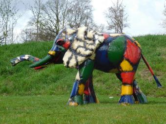 Elefant in Farbe – 110 x 210 cm – Handgefertigt und einzigartig