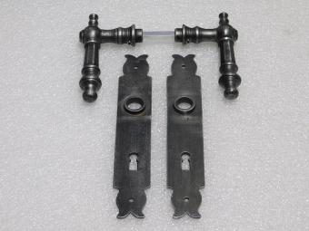 Set Deurbeslag - Klinken Victoria + Deurplaten Baron BB 72 - Gietijzer Verzinkt