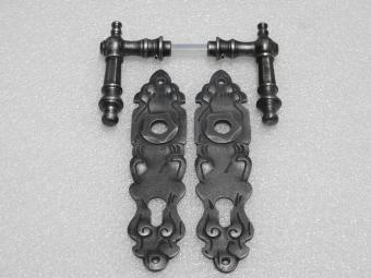 Set Deurbeslag - Klinken Victoria + Deurplaten Royale PC 92 - Gietijzer Verzinkt