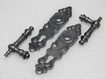 Set Deurbeslag - Klinken Victoria + Deurplaten Royale PC 92 - Gietijzer Verzinkt