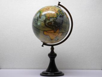 images/productimages/small/vint.wereldbol.ronde.voet.17.jpg