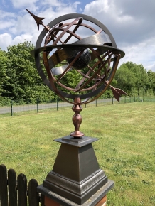 Sundial brass-copper-alu-large with earth as centre, on nice metal base, complete with signs and pointer, TOP! Last One in deno.