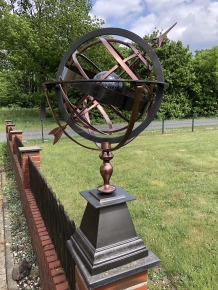 Sundial brass-copper-alu-large with earth as centre, on nice metal base, complete with signs and pointer, TOP! Last One in deno.