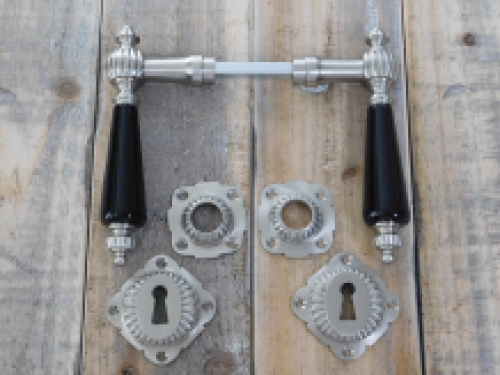 Set mit Retro-Türbeschlägen - Nickel - mit schwarzen Porzellangriffen