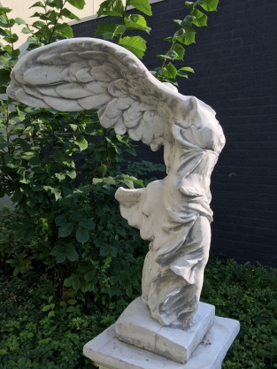 Wunderschöne Engelsfigur Nikè – 80 cm – aus massivem Stein