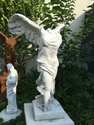 Wunderschöne Engelsfigur Nikè – 80 cm – aus massivem Stein