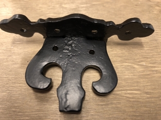 Fensterbeschläge, Scharniere, Jalousien, Scharniere für Holzfenster, Scharniere für Fensterläden, Scharniere für Schränke, Schmiedeeisen.