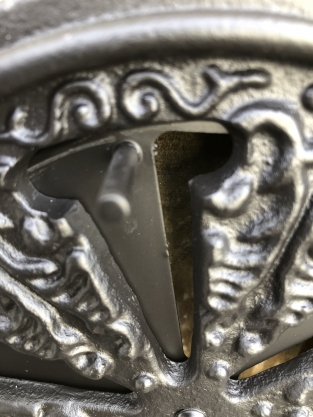 Verstelbaar luchtrooster, openhaard rooster rond, gietijzer zwart. only one