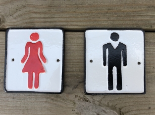 Set van tekens voor de wc-deur, gietijzer geschilderd, Man + Vrouw