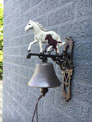 Türklingel „Pferd mit Fohlen“ – Gusseisen – Klassische Wandklingel
