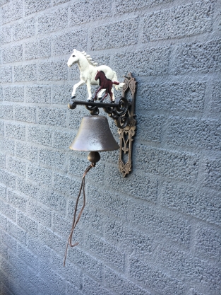 Türklingel „Pferd mit Fohlen“ – Gusseisen – Klassische Wandklingel