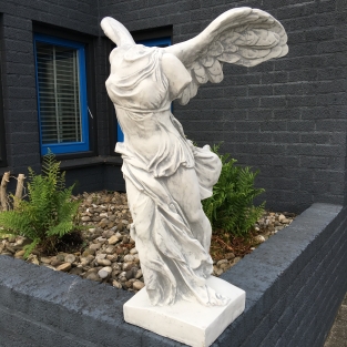 Wunderschöne Engelsfigur Nikè – 80 cm – aus massivem Stein
