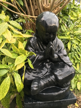 Japanse Monnik op Sokkel - Zwart - Steen