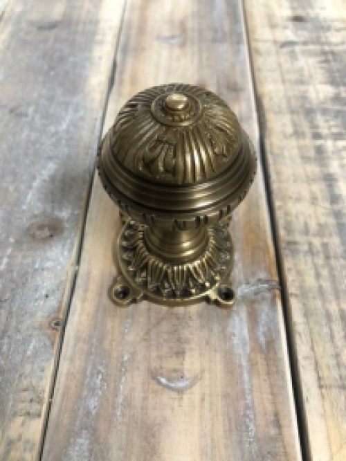 Historic brass knob for the front door, fixed door knob with a beautiful rosette, brass.