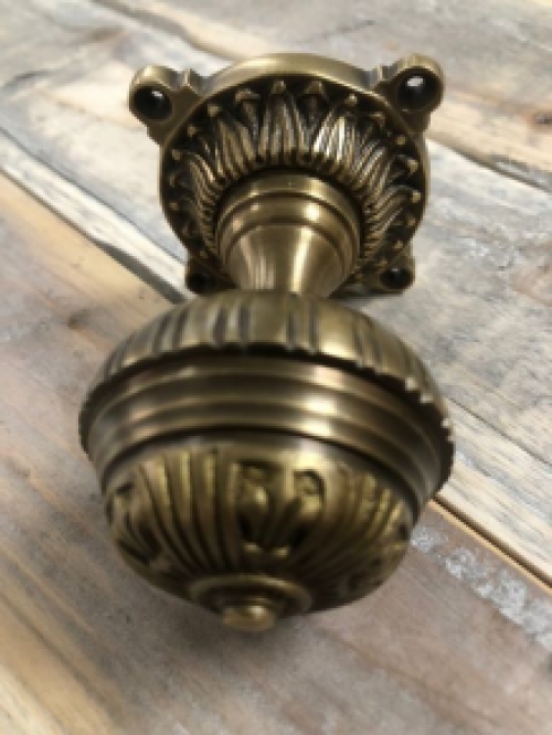 Historic brass knob for the front door, fixed door knob with a beautiful rosette, brass.