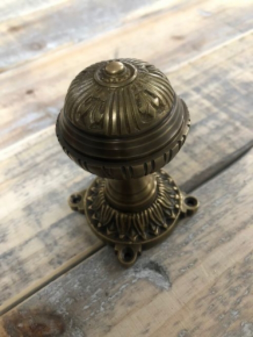Historic brass knob for the front door, fixed door knob with a beautiful rosette, brass.