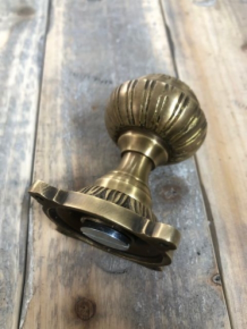 Historic brass knob for the front door, fixed door knob with a beautiful rosette, brass.