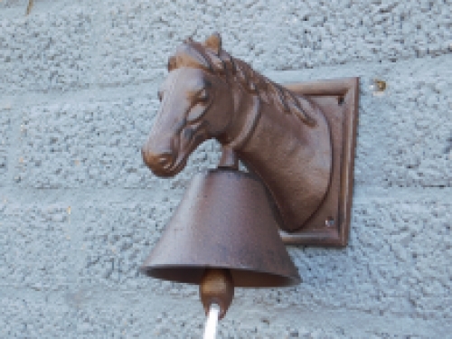 Türklingel mit Pferdekopf und Schnur – Gusseisen – Klassische Wandklingel
