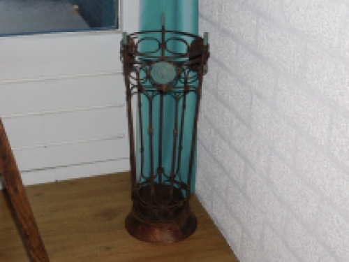 Authentischer Schirmständer aus Schmiedeeisen