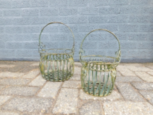 Schönes Set aus 2 Blumenkörben - vintage grün