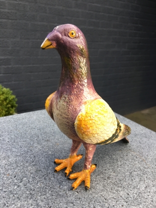 Taubenskulptur – Gusseisen – farbig