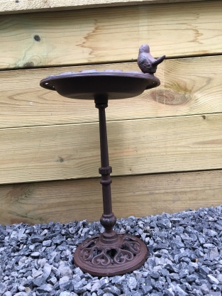 1 bruin vogelbad, gietijzer bruin-rust, gemoffeld, mooi!