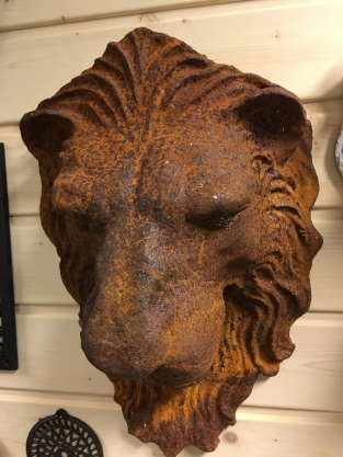 Wall fountain, water spout -forced lion head, cast iron.