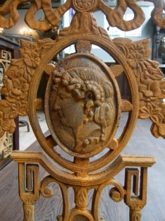 Fence for e.g. balcony, cast iron antique with medallion
