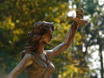 Justitia XL Statue - 83 cm - Gold-coloured - Polystone