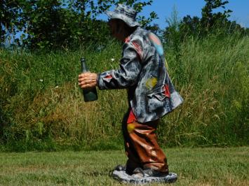 Beeld Oude Man met Wandelstok en Drankfles – 90 cm - Polystone