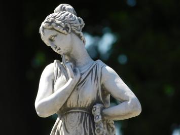 Statue Woman on Round Pedestal - 88 cm - Stone
