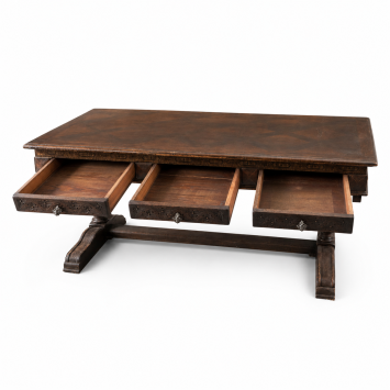 Einzigartiger antiker Holzschreibtisch mit Holzschnitzereien – klassischer Look