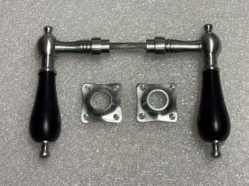 Türgarnitur in mattem Chrom – Türgriffe und Rosetten – komplett