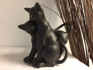 Set of 2 cats playing, polystyrene.
