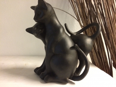 Set of 2 cats playing, polystyrene.