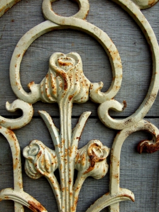 Metal decorative rack, cast iron rust, rt nouveau, rose rack as country decoration, wall rack tulip.