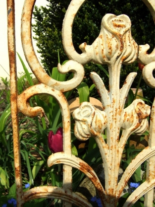 Metal decorative rack, cast iron rust, rt nouveau, rose rack as country decoration, wall rack tulip.
