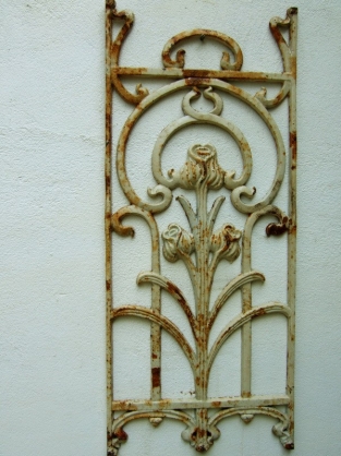 Metal decorative rack, cast iron rust, rt nouveau, rose rack as country decoration, wall rack tulip.