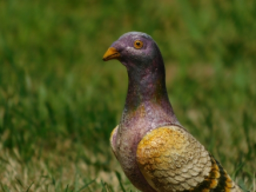 Taubenskulptur – Gusseisen – farbig