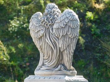 Engel mit Flügeln auf englischem Sockel – 113 cm – Stein