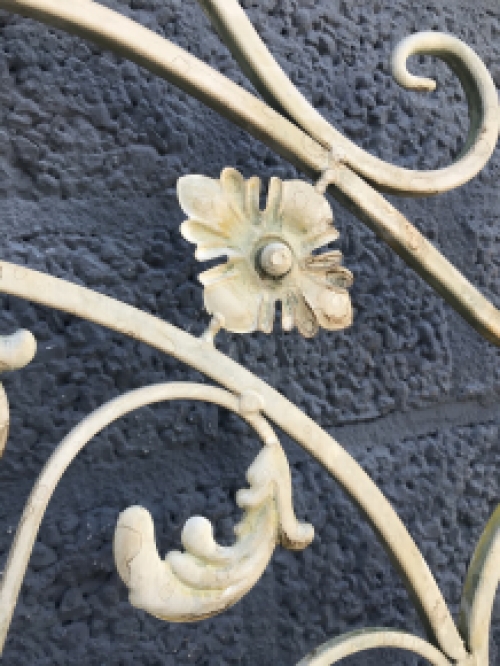 Smeedijzeren bloemenrek, antiek en rustiek rek voor bijvoorbeeld bloempotten, LAATSTE
