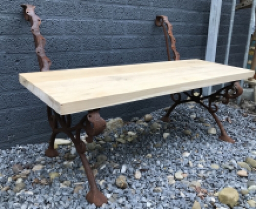 Satz loser Bankseitenteile, schwere Gusseisenstützen