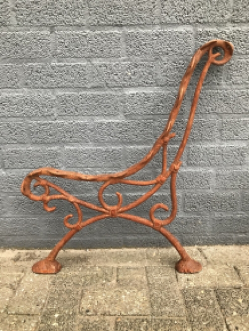 Satz loser Bankseitenteile, schwere Gusseisenstützen