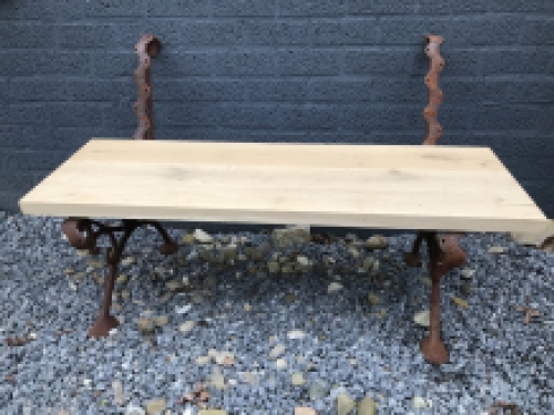 Satz loser Bankseitenteile, schwere Gusseisenstützen